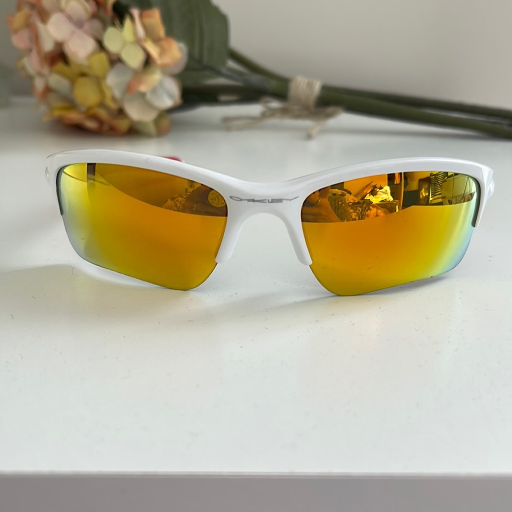 Oakley kids sunglasses. Great condition with very few scratches